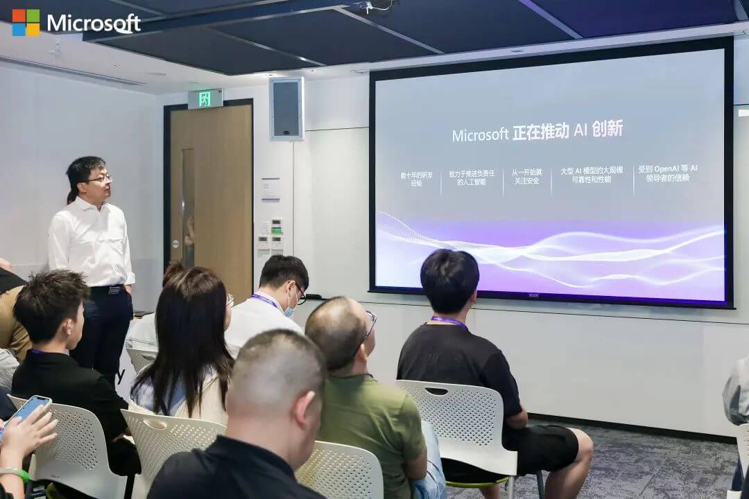 从平台赋能，到AI赋智，微软一直走在时代前沿。在强悍的科技力量与无边的想象力中，当格局打开，就不愿回头