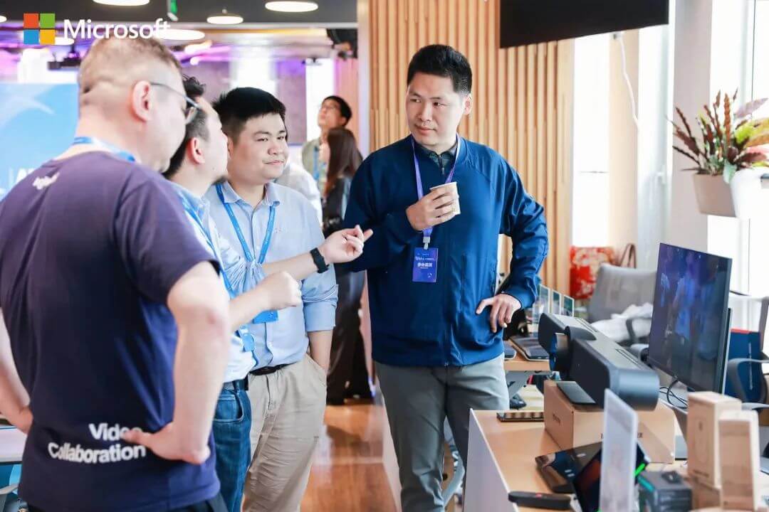 路演现场，瑞技UC专家与其他微软生态合作伙伴进行深入交流